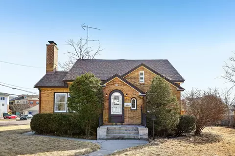 390 1st St, Prairie Du Sac, WI 53578