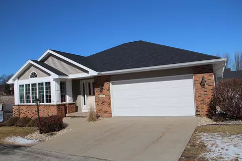 811 Charles Ct, Oregon, WI 53575