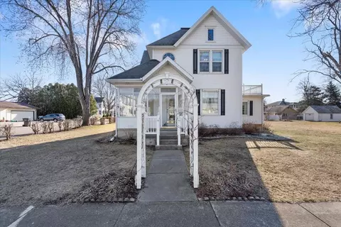 1503 Blue Mounds St, Black Earth, WI 53515