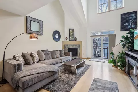 1037 Williamson St #204, Madison, WI 53703