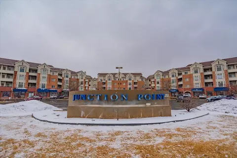 301 Harbour Town Dr #214, Madison, WI 53717