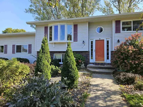718 Abbey Ln, Viroqua, WI 54665