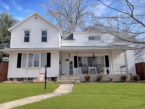 121 James St, Portage, WI 53901