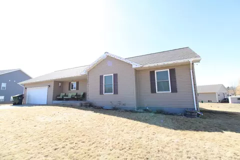 735 Crestview Dr, Reedsburg, WI 53959
