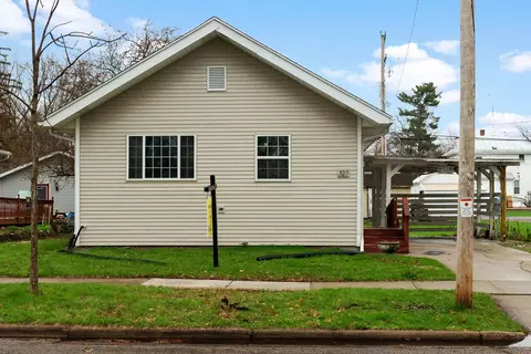 327 7th St, Baraboo, WI 53913