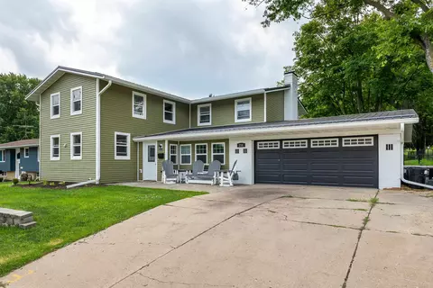 210 S Lindsey St, Dodgeville, WI 53533