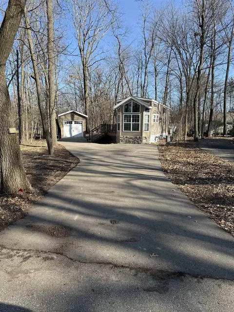 272 Oak Ln, Edgerton, WI 53534