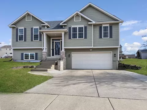 1125 Carriage Dr, Sun Prairie, WI 53590