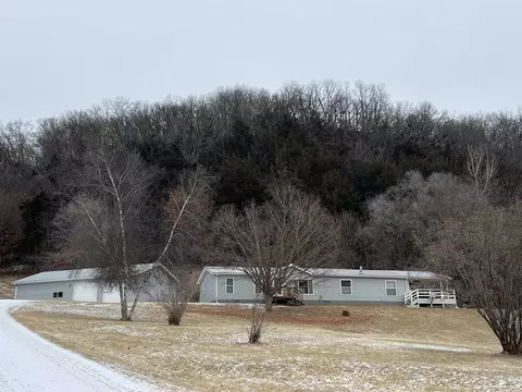2340 Longview Ln, Harpers Ferry, IA 52146