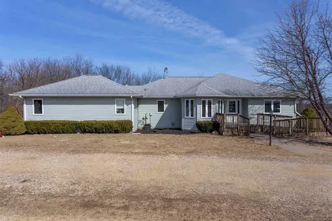 4350 Sand Hill Rd, Potosi, WI 53820