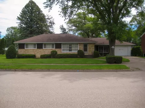 806 S Wacouta Ave, Prairie Du Chien, WI 53821