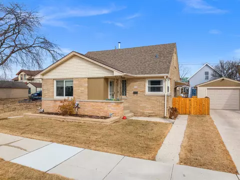 1536 Division Ave, Sheboygan, WI 53083