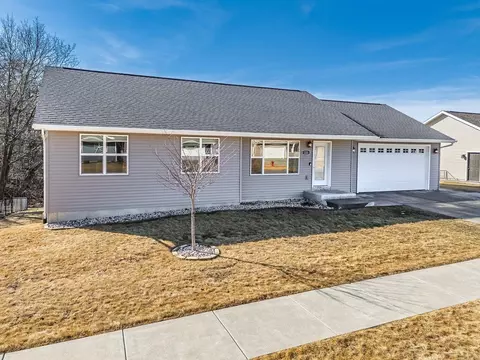 221 Dessa Rain Dr, Reedsburg, WI 53959