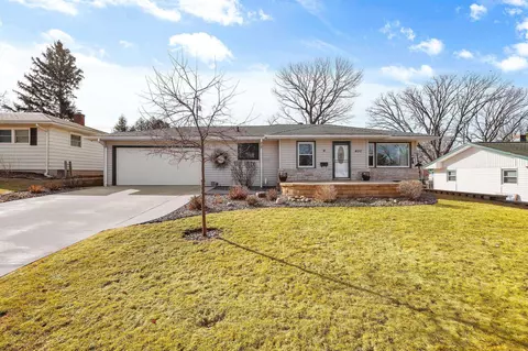 400 Panther Trl, Monona, WI 53716