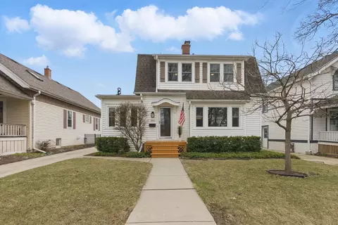 2031 E Wood Pl, Shorewood, WI 53211