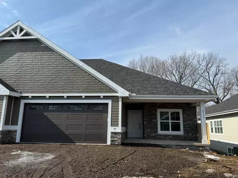 6711 Bellflower Pointe Dr, Deforest, WI 53532
