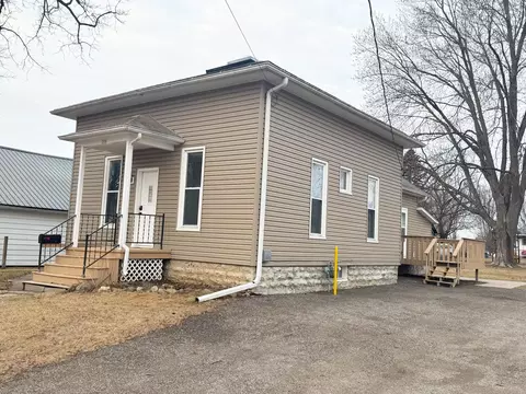 255 Dickinson St, Randolph, WI 53956