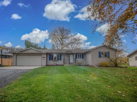 705 Lake View Cir, Beaver Dam, WI 53916