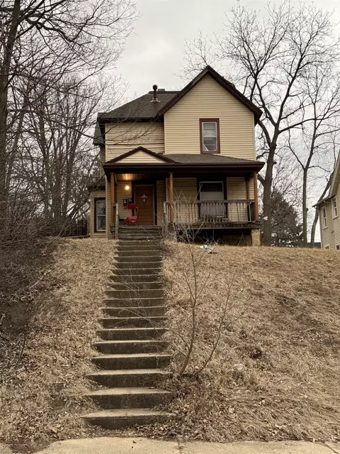 439 S Parker Dr, Janesville, WI 53545