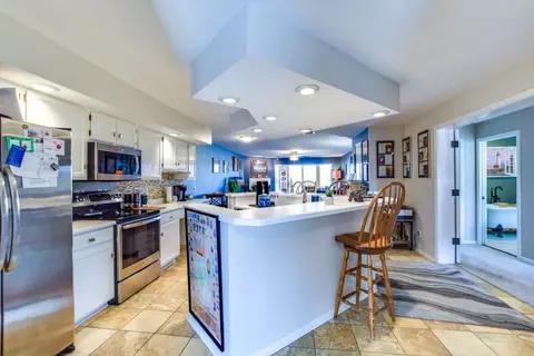 5375 Mariners Cove Dr #108, Madison, WI 53704
