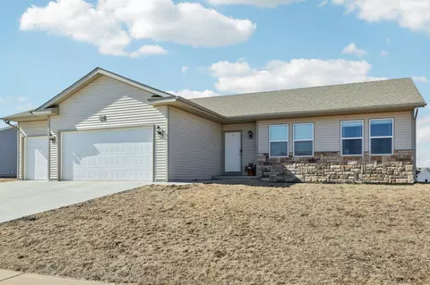 1680 Cornerstone Cir, Platteville, WI 53818