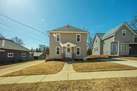 114 Grove St, Ridgeway, WI 53582