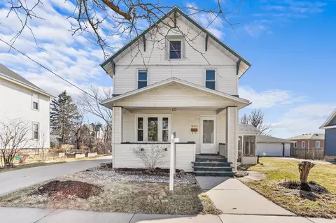 201 S Van Buren St, Stoughton, WI 53589