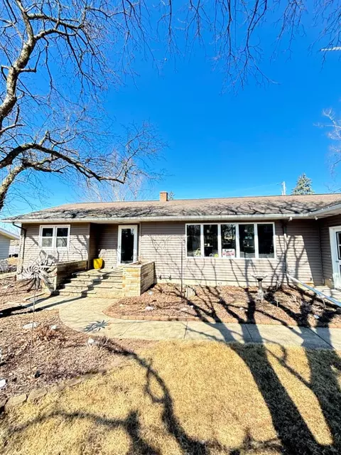102 Fairview Ct, Fairwater, WI 53931