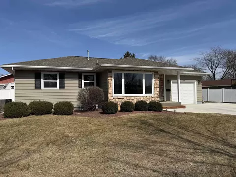 1914 Peterson Ave, Janesville, WI 53548