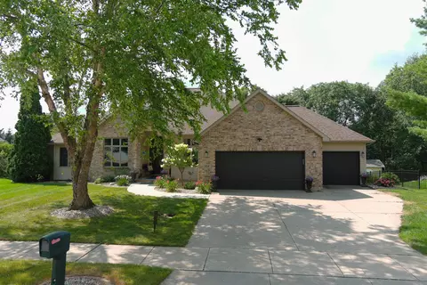 814 Ridge View Ln, Oregon, WI 53575