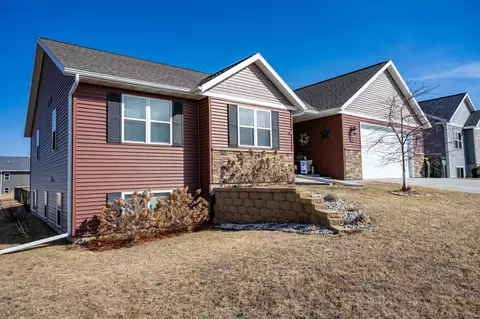 2125 Huntington Park Dr, Reedsburg, WI 53959