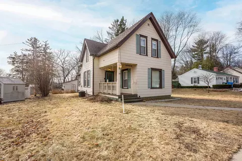120 13th St, Baraboo, WI 53913