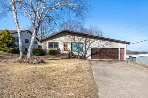 691 Maryville Heights Dr, Hazel Green, WI 53811