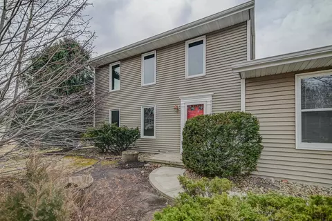 1 E Newhaven Cir, Madison, WI 53717