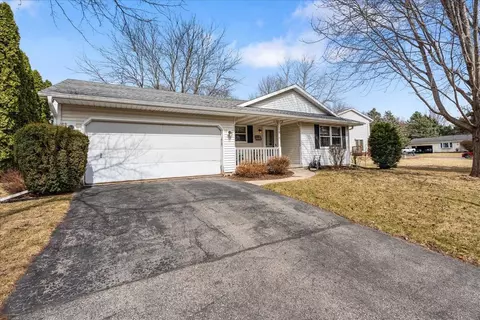 1610 Linnerud Dr, Sun Prairie, WI 53590
