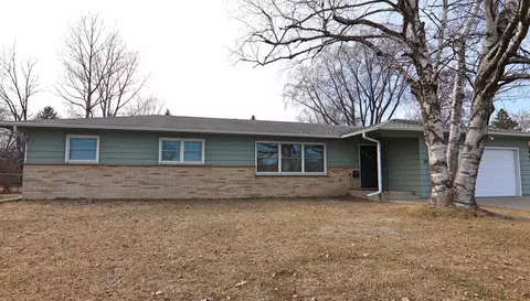 34 S Pontiac Dr, Janesville, WI 53545