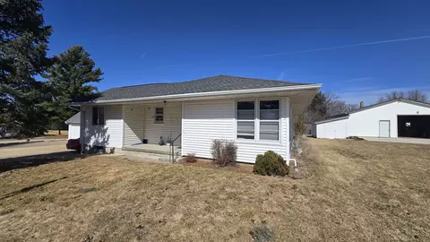 1073 W Hickory St, Lancaster, WI 53813