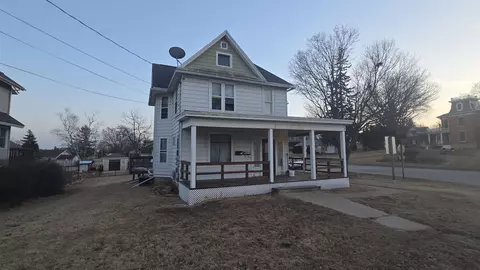 432 W Cherry St, Lancaster, WI 53813