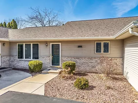 327 N Golf Course Rd, Reedsburg, WI 53959