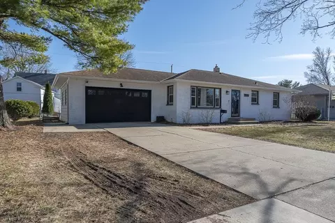 2426 Rutledge Ave, Janesville, WI 53545