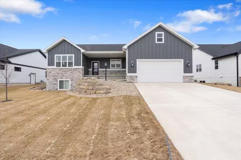 862 Leeward Ln, Oregon, WI 53575