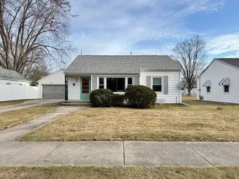 1421 Hawthorne Ave, Janesville, WI 53545