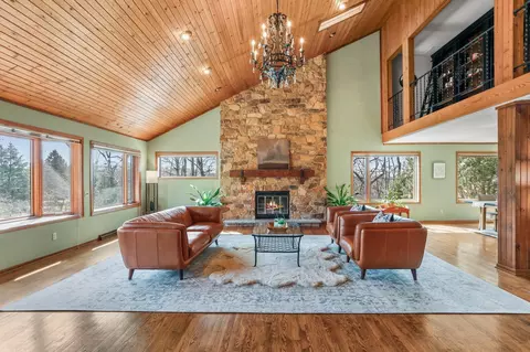8752 Airport Rd, Middleton, WI 53562