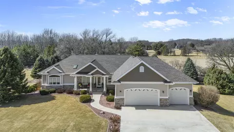 6402 Irving Dr, Sun Prairie, WI 53590