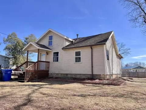 520 N Spring St, Columbus, WI 53925