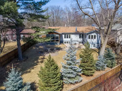 5033 Stonehaven Dr, Madison, WI 53716