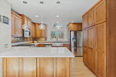 3734 Crestview Dr, Cottage Grove, WI 53527