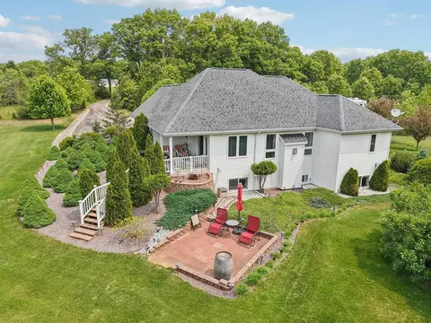 e8887 Oak Hill Road, Wisconsin Dells, WI 53965