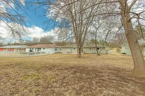 527 Lincoln Dr, Sun Prairie, WI 53590