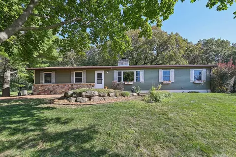 7476 Oak Circle Dr, Middleton, WI 53562